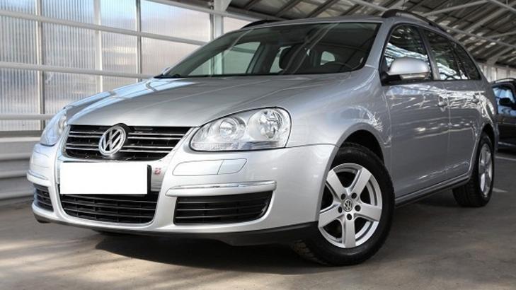 FUNNET I BAGASJEROMMET: Den drepte mannen ble funnet i en sølvfarget Volkswagen Golf fra 2008. Foto: FUNNET I BAGASJEROMMET: Den drepte mannen ble funnet i en sølvfarget Volkswagen Golf fra 2008. Foto: