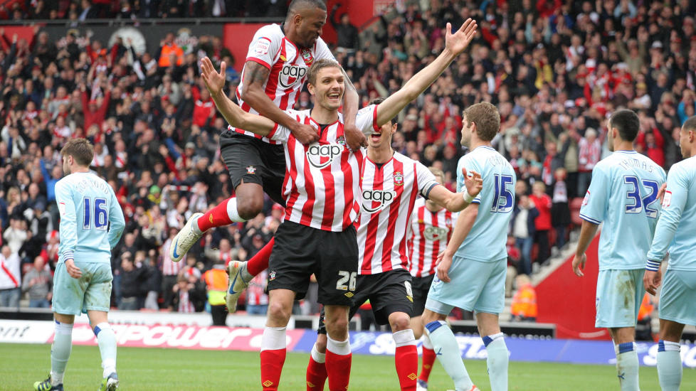 OPPRYKK: En solid 4-0-seier over Coventry i siste runde ga Southampton poengene laget trengte. Den tradisjonsrike klubben er igjen klar for engelsk eliteserie neste sesong. Foto: AP / PA Photo / NTB Scanpix
