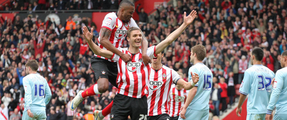 Publikum stormet banen da Southampton rykket opp
