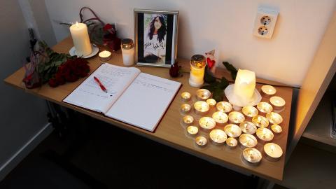 TRUET MED Å DREPE: - Hun tok kvelertak på meg så jeg knapt kunne puste. Senere begynte hun å true meg, og da ble jeg veldig redd, har Maria sagt tidligere, og refererte blant annet til at hennes mor tidligere skal ha truet med å drepe henne. FOTO: STEFAN LINDBLOM/HBG-BILDSinikka Vilhelmsson TRUET MED Å DREPE: - Hun tok kvelertak på meg så jeg knapt kunne puste. Senere begynte hun å true meg, og da ble jeg veldig redd, har Maria sagt tidligere, og refererte blant annet til at hennes mor tidligere skal ha truet med å drepe henne. FOTO: STEFAN LINDBLOM/HBG-BILDSinikka Vilhelmsson