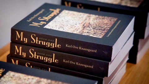 ENGELSK: Den engelske versjonen av «Min kamp» har fått tittelen «My Struggle». Foto: Ørjan F. Ellingvåg/Dagbladet ENGELSK: Den engelske versjonen av «Min kamp» har fått tittelen «My Struggle». Foto: Ørjan F. Ellingvåg/Dagbladet