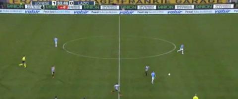 Her blir Lazio lurt av tilskuer med dommerfløyte