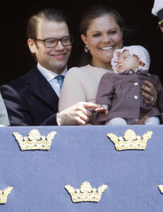Her stjeler prinsesse Estelle showet p� bestefars bursdag