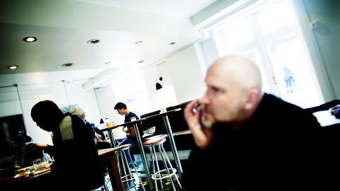 Outsideren:- Jeg satt mest p� sidelinjen og observerte, og det er noe jeg fortsetter � gj�re som voksen, sier Saabye Christesen om oppveksten.