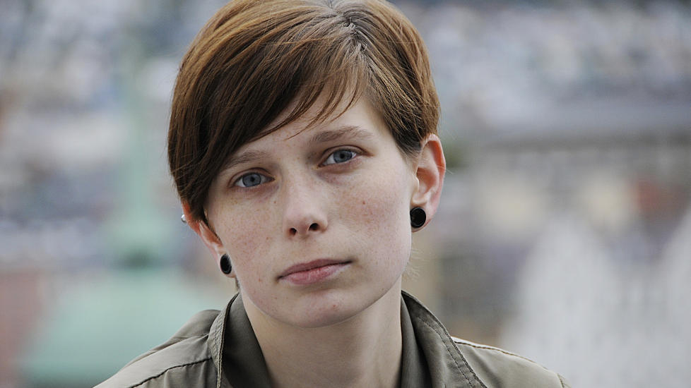 DEBUTANT: Charlotte Riises dikt dirrar av n�rleik til det levande i oss og kring oss. Foto: GYLDENDAL