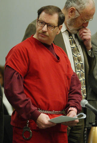 GARY RIDGWAY: En av de verste seriemorderne i USAs historie. Ble i 2003 dømt for drap på 49 kvinner. Mordene ble begått tidlig på 80-tallet, men Ridgway ble først arrestert i 2001, takket være nye DNA-metoder. Foto: Elaine Thompson / Reuters / NTB Scanpix GARY RIDGWAY: En av de verste seriemorderne i USAs historie. Ble i 2003 dømt for drap på 49 kvinner. Mordene ble begått tidlig på 80-tallet, men Ridgway ble først arrestert i 2001, takket være nye DNA-metoder. Foto: Elaine Thompson / Reuters / NTB Scanpix