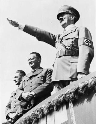 ADOLF HITLER: Fremmet en nyhedensk blod- og raseideologi, som blant annet førte til nedslakting av seks millioner europeiske jøder i holocaust. Foto: AP Photo / File ADOLF HITLER: Fremmet en nyhedensk blod- og raseideologi, som blant annet førte til nedslakting av seks millioner europeiske jøder i holocaust. Foto: AP Photo / File