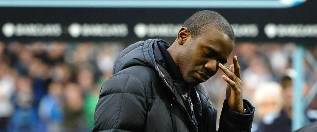 R�rt Muamba ble hyllet av fullsatt hjemmearena