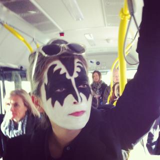 PÅ 37-BUSSEN: Slik ble heltene hedret i dag. Foto: Privat. PÅ 37-BUSSEN: Slik ble heltene hedret i dag. Foto: Privat.