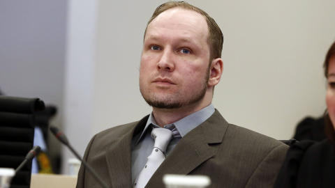 BAK SINNETS MUR: Anders Behring Breivik. Foto: Lise Åserud / NTB scanpix BAK SINNETS MUR: Anders Behring Breivik. Foto: Lise Åserud / NTB scanpix