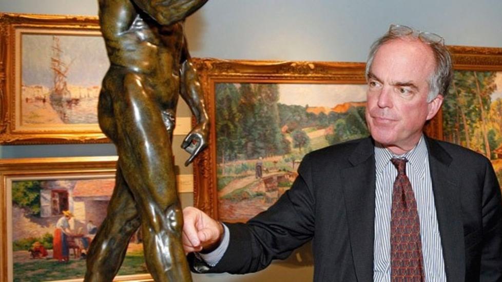 KUNSTHANDLER: Sotheby's-ansatte Charles Moffett var p� telefonen med Skriks kj�per under hele auksjonen, og representerte dermed den som fikk kloa i rekordverket. Foto: Sotheby's