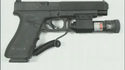 LASERSIKTE: Breiviks pistol. Den var påmontert en laserpeker. LASERSIKTE: Breiviks pistol. Den var påmontert en laserpeker.