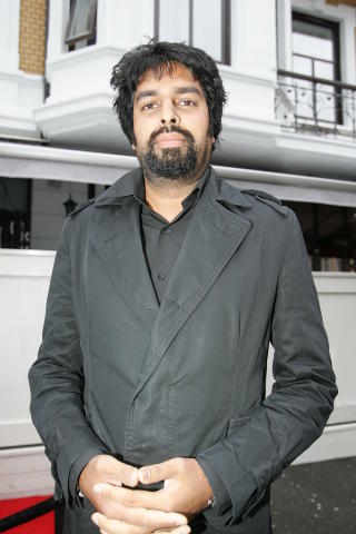 «LANDSFADEREN»: Zahid Ali skal på damejakt i programmet «Landsfaderen». Foto: Stella pictures «LANDSFADEREN»: Zahid Ali skal på damejakt i programmet «Landsfaderen». Foto: Stella pictures