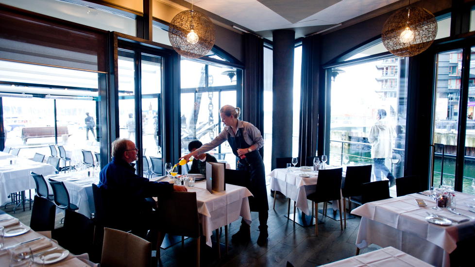 Fin fangst: Lofoten Fiskerestaurant har samme eiere som Ekebergrestauranten, restaurantene i Operaen og Tjuvholmens sj�magasin. Den gj�r absolutt ikke skam p� resten av familien. Foto: Thomas Rasmus Skaug / Dagbladet