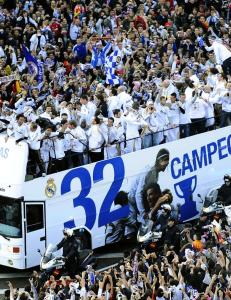 Her hylles Real Madrid-spillerne av titusener