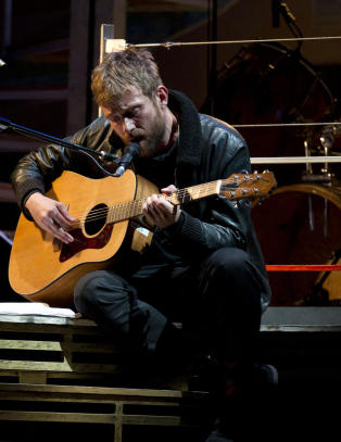 Blur-sjefen med lisens til � pr�ve absolutt alt p� plate