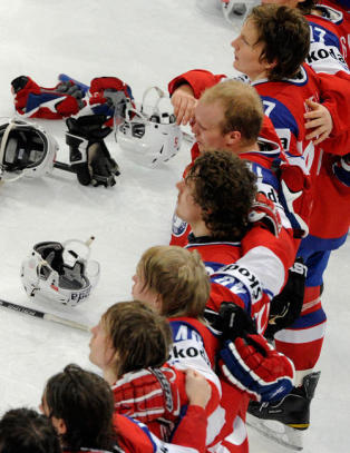 �nsket � spille med s�rgeb�nd for Dale Oen - fikk nei