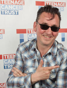 Richard Hawley synger om de dystre tidene