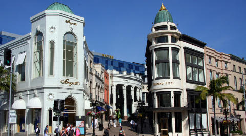 MOTERIKTIG: Rodeo Drive i Beverly Hills er verdens mest eksklusive handlegate. Foto: Kirsten M. Buzzi MOTERIKTIG: Rodeo Drive i Beverly Hills er verdens mest eksklusive handlegate. Foto: Kirsten M. Buzzi