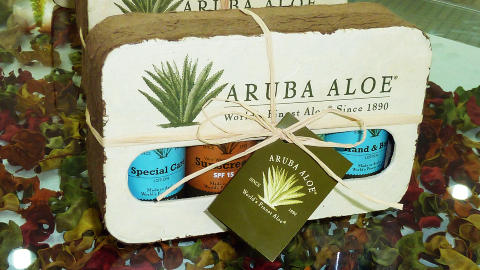 I BUTIKKEN: Aloe vera fra Aruba havner i en rekke kosmetiske produkter. Spesielt i USA er produktene etterspurt. Foto: Eivind Pedersen I BUTIKKEN: Aloe vera fra Aruba havner i en rekke kosmetiske produkter. Spesielt i USA er produktene etterspurt. Foto: Eivind Pedersen