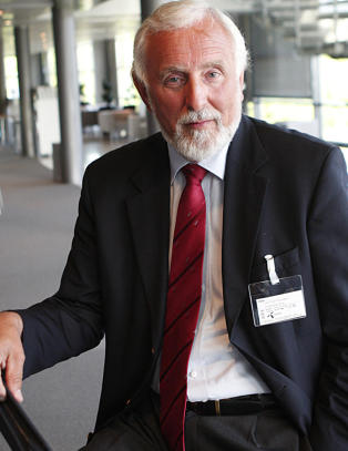 Trekker seg etter Giske-uenighet