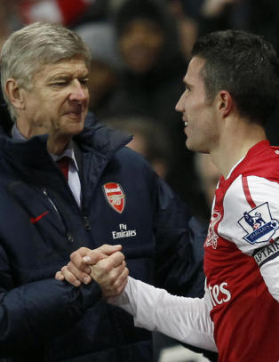 Wenger vil ha rask avklaring rundt van Persie