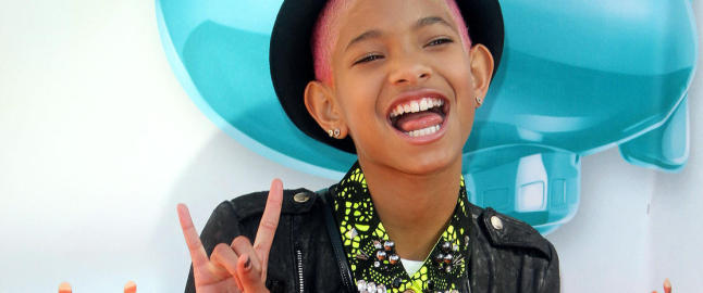 Willow Smith (11) sniker i køen hos Fam Irvoll