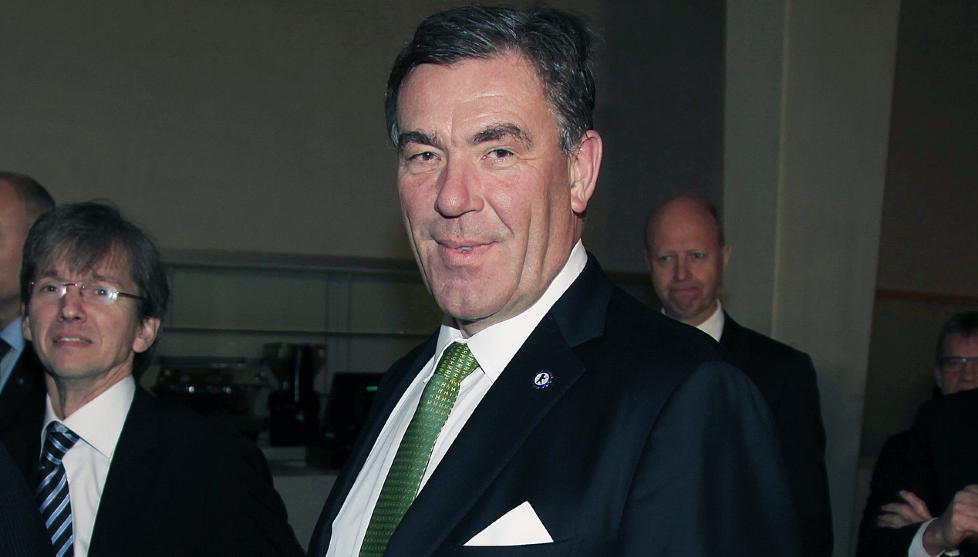 SIER FRA: Gjennom de �pne kanalene som finnes &mdash; generalforsamlinger og noen ganger ogs� bedriftsforsamlinger og valgkomiteer &mdash; gir vi i Folketrygdfondet v�re innspill og fremmer v�re standpunkter, skriver artikkelforfatteren. Her styreleder i st�rste eier i Orkla, Stein Erik Hagen. Foto:Jacques Hvistendahl