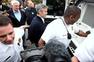 I ARRESTEN: George Clooney ble arrestert i Washington i mars. Foto: Alex Wong / Getty Images / AFP Photo / NTB Scanpix