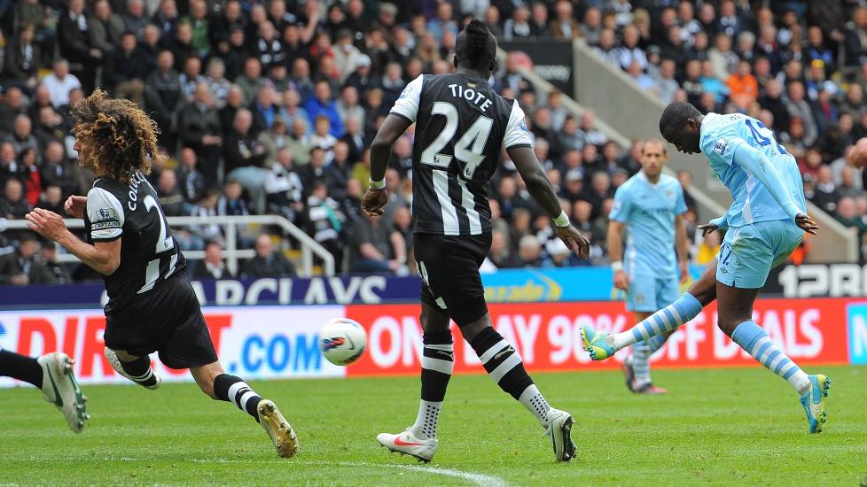 N�KKELEN: Yaya Toure gjorde som han skulle etter 70 minutter, kombinerte fint med Sergio Aguero og styrte ballen i hj�rnet der ballen h�rer hjemme. Foto: SCANPIX/AFP/ANDREW YATES