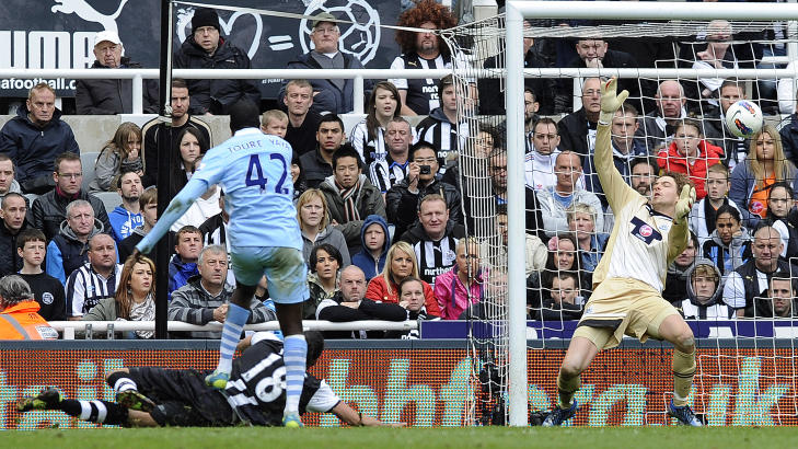 HELT: Yaya Touré fikk en mer offensiv rolle da Nigel De Jong erstattet Samir Nasri, og satte også inn Citys andre mål. Det drepte kampen. Foto: SCANPIX/REUTERS/Nigel Roddis HELT: Yaya Touré fikk en mer offensiv rolle da Nigel De Jong erstattet Samir Nasri, og satte også inn Citys andre mål. Det drepte kampen. Foto: SCANPIX/REUTERS/Nigel Roddis
