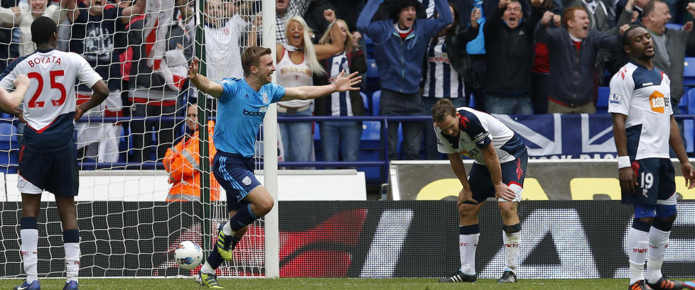 Bolton p� kanten av nedrykksstupet