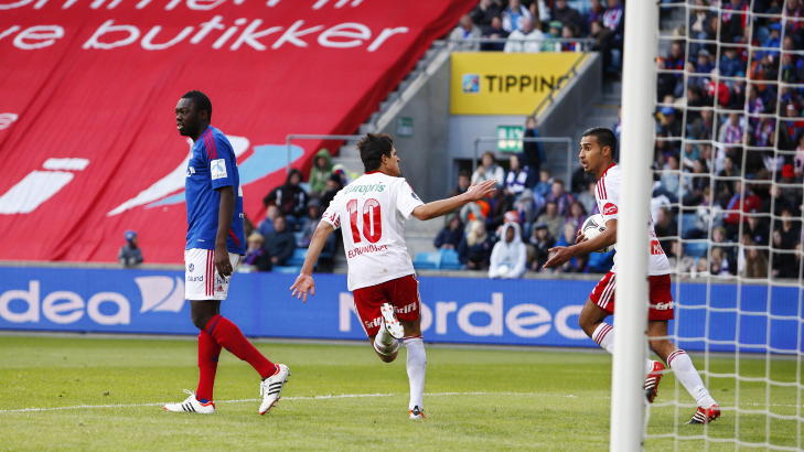 STRESSET VIF: Tarik Elyounoussi (midten) sørget med sine to scoringer for at Vålerenga fikk en stressende siste halvtime på Ullevaal. Foto: Tore Meek / NTB scanpix STRESSET VIF: Tarik Elyounoussi (midten) sørget med sine to scoringer for at Vålerenga fikk en stressende siste halvtime på Ullevaal. Foto: Tore Meek / NTB scanpix