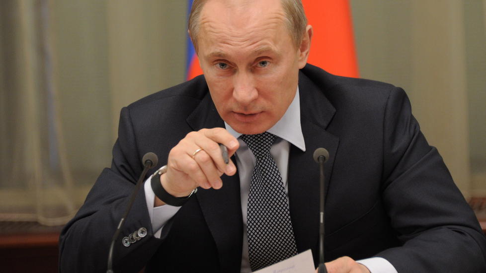 PRESIDENT IGJEN: Vladimir Putin og Dmitrij Medvedev har byttet roller, igjen. Mandag ble Vladimir Putin ble tatt i ed som president for tredje gang. Foto: YANA LAPIKOVA / EPA / SCANPIX