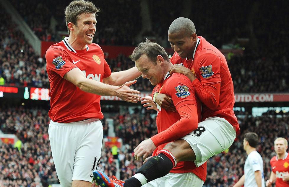 TIL NORGE: Manchester United har en stor supporterskare i Norge, som n� kan glede seg til � se favorittlaget i aksjon mot V�lerenga p� Ullevaal i sommer. Foto:  EPA/PETER POWELL