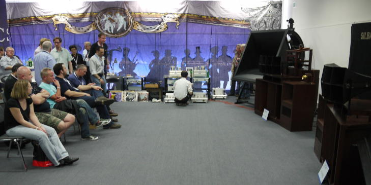 HORNOGRAFI: Koreanske Silbatone stilte ogs� i �r med det mest ekstreme innen nygamle hornh�yttalere.