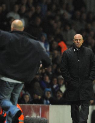 Fans stormet banen da Blackburn rykket ned