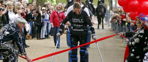 Lamme Claire Lomas fullf�rte maraton etter 16 dager