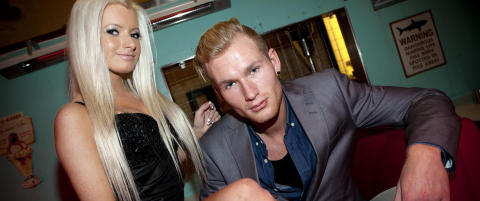 «Paradise»-Are tar kjæresten Iselin Michelsen i forsvar.