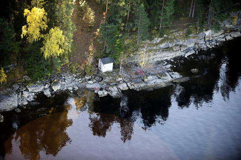 <b>FLYKTET TIL PUMPEHUSET:</b> Andrine Johansen (17) søkte tilflukt ved pumpehuset vest på Utøya. 14 unge ble drept her.