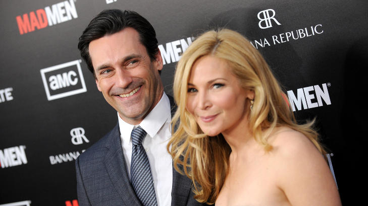 LYKKELIGE: Jon Hamm har v�rt sammen med skuespillerkj�resten Jennifer Westfeldt i over ti �r. Foto: Stella Pictures