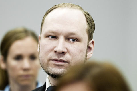 <b>PÅ PLASS:</b> Anders Behring Breivik, ved rettsdagens start i dag.