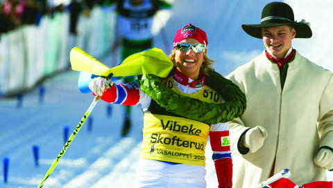 VASASEIER: Albuen sa stopp etter 45 kilometer, men Vibeke ga alt i ni mil. Og vant. Foto: Terje Bendiksby/Scanpix