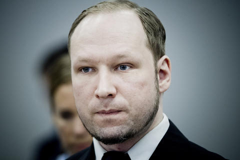 <b>TOK ORDET:</b> Etter Muhammed Abdulrahmans forklaring tok Anders Behring Breivik ordet - for å presisere at han ikke berørte noen på øya. Ei heller brukte han Ipod, hevdet han.