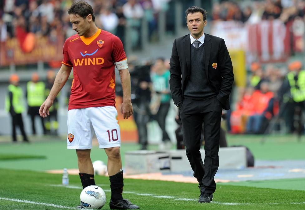 GIR SEG: Spanske Luis Enrique (t.h.) gir seg som Roma-trener etter bare ett �r i jobben. Foto: AFP PHOTO / GABRIEL BOUYS / NTB scanpix