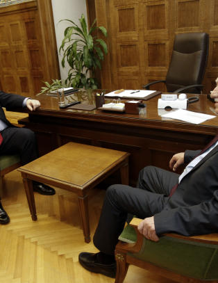 PASOK fors�ker � danne samlingsregjering i Hellas