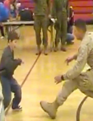Her g�r seks�ringen til faren sin for f�rste gang