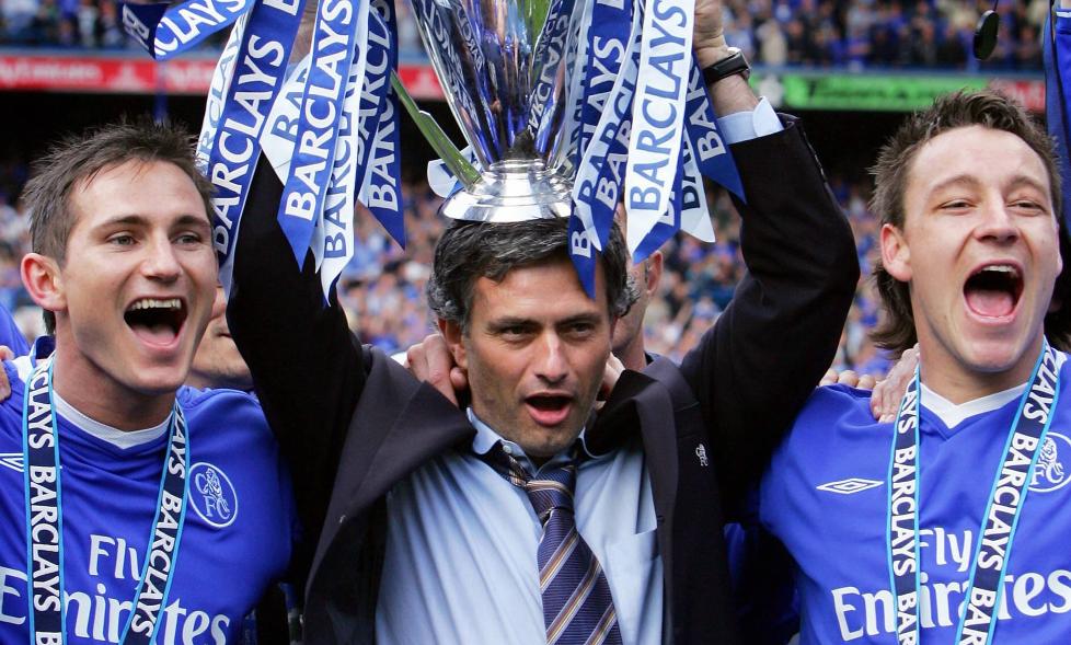THOSE WERE THE DAYS: Jose Mourinho skal visstnok v�re klar for Chelsea-retur. Foto: AFP /Adrian DENNIS/FILES