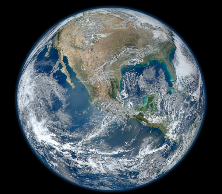 BLUE MARBLE 2012: Dette klinkekule-bildet ble offentliggjort av NASA tidligere i år. Nå ser det ut som om en russisk satellitt har tatt et bilde av jorda i enda høyere oppløsning. Foto: NASA/NOAA/GSFC/Suomi NPP/VIIRS/Norman Kuring BLUE MARBLE 2012: Dette klinkekule-bildet ble offentliggjort av NASA tidligere i år. Nå ser det ut som om en russisk satellitt har tatt et bilde av jorda i enda høyere oppløsning. Foto: NASA/NOAA/GSFC/Suomi NPP/VIIRS/Norman Kuring