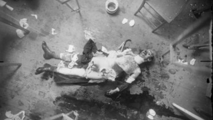 DYSTERT: Dette makabre bildet viser en mann som ble drept på et kjøkken i New York en gang på 1920-tallet. Foto: New York Municipal Archives DYSTERT: Dette makabre bildet viser en mann som ble drept på et kjøkken i New York en gang på 1920-tallet. Foto: New York Municipal Archives